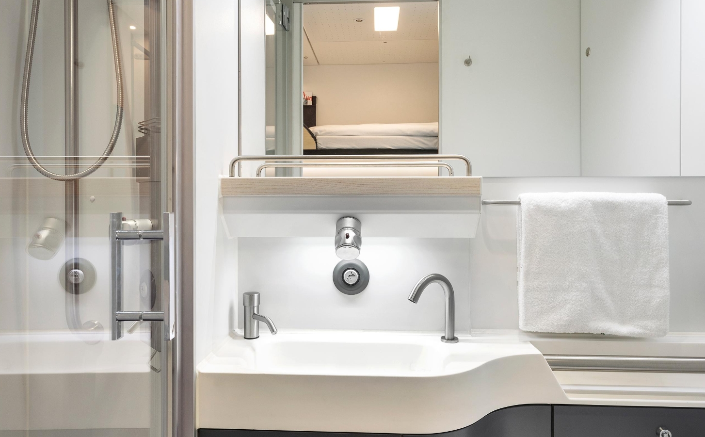 Одноместные капсулы и душ в купе: по Европе скоро начнут ездить новые поезда (фото)